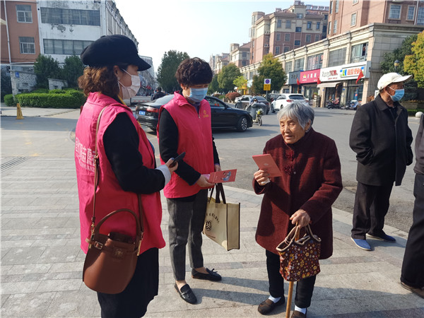 4月3日市妇联深入包保社区港利社区开展宣传活动，号召大家文明追思祭祀，不为疫情防控添堵。.jpg