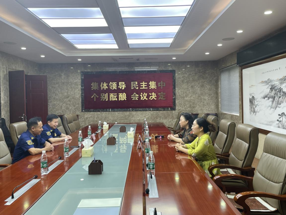 市妇联开展“八一”走访慰问活动